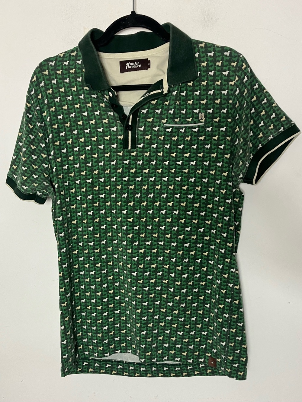4 funky flavours graphic polo shirt Weiner dogs kitsch Medium